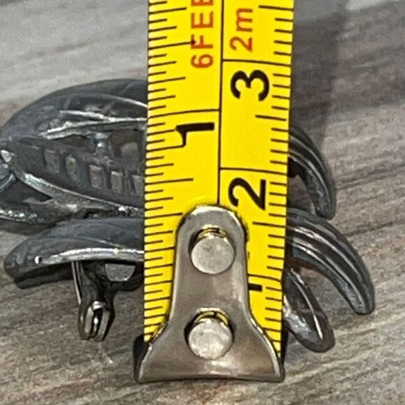 Ultra craft brooch woman’s large tractor farm life pewter look vintage signed - Picture 6 of 6